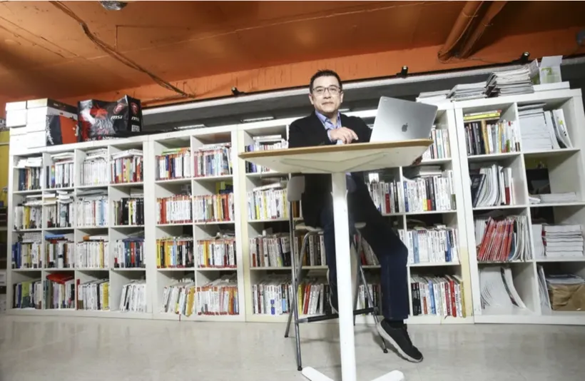 演算法也能比對寫作習慣！愛看論文的他，要拿「快刀」大戰AI抄襲黨